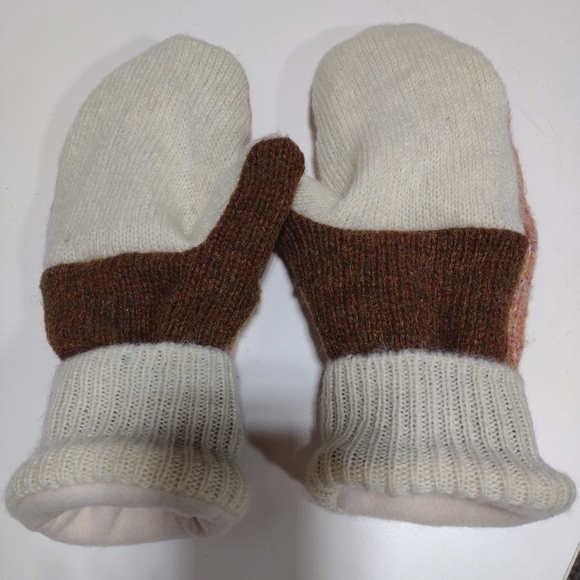 Homemade wool sweater mittens woth blizzard fleece lining - Picture 2 of 4